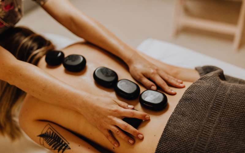 Hot stones massage in Can Picafort